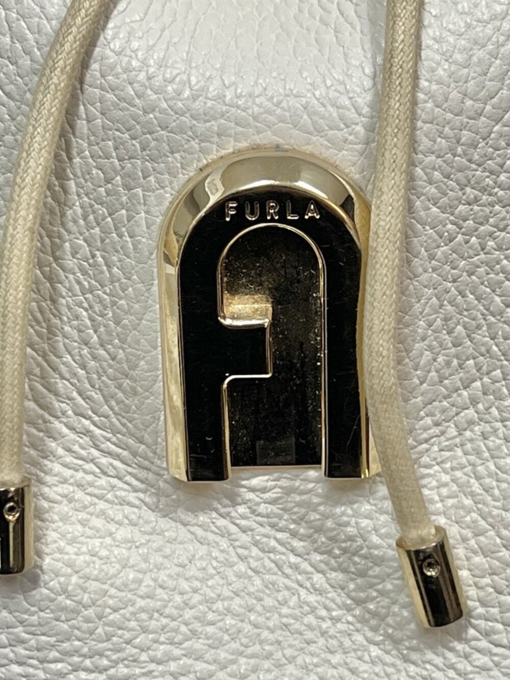 FURLA Sleek Bucket Bag in White Pebbled Leather - Picture 5 of 12
